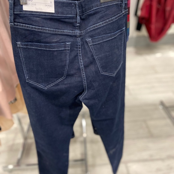 ☀️NICOLE MILLER Soho skinny jeans☀️ - Picture 2 of 4